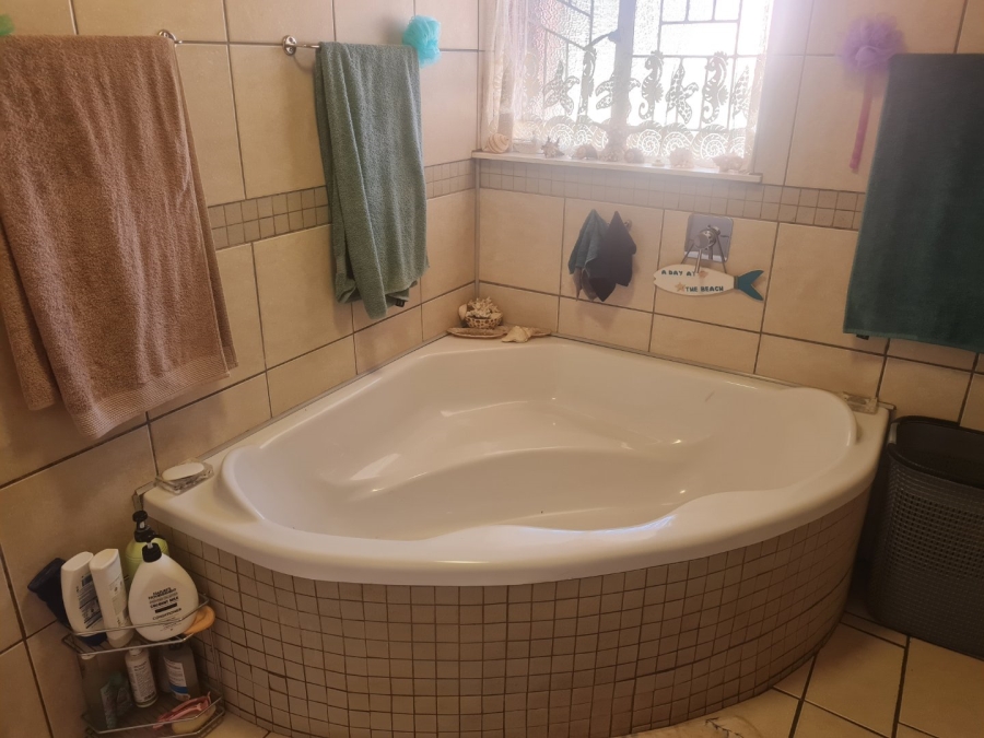 5 Bedroom Property for Sale in Fauna Free State